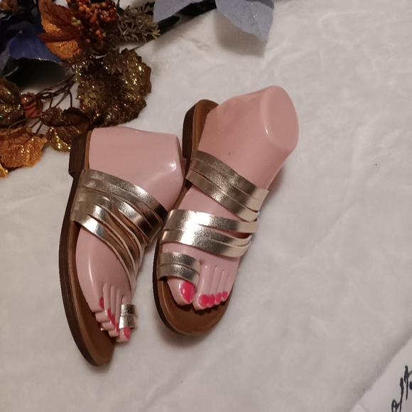 Like New condition sandals shoes for women size 7 - Picture 2 of 6